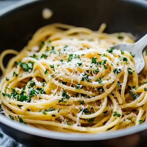 Italian Pasta with Garlic Olive Oil Sauce